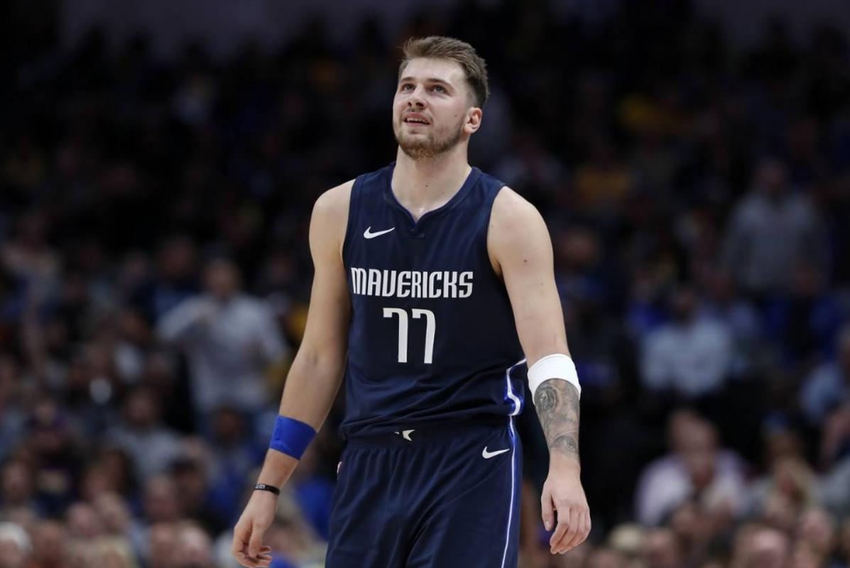 过去一年由 过去一年由